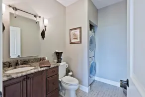 Njoy Luxury - MUST experience this exclusive and stunning lakeview home - Image 4