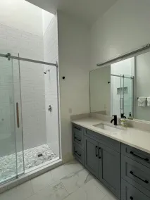 Upper level end unit - Image 3