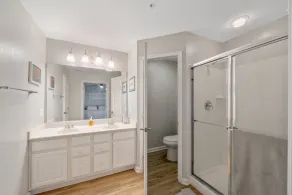 Stunning Townhome Short Walk to Beach and Bay with Pool - Image 5