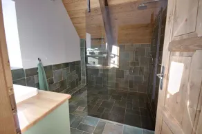 Casa vacanze con eleganti mobili in legno - Image 2