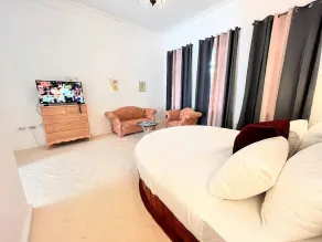 2 Kid-friendly Units, A short drive away from Errol Flynn Marina! With Parking! - Image 5