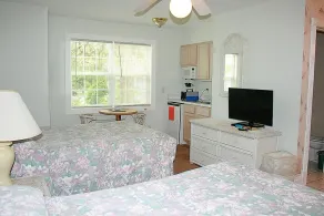 Brunswick Plantation Studio Home 407L with Onsite Golf Course and Pools studio - Image 4