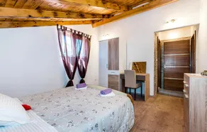Awesome Home In Unesic - Image 5
