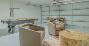 6-Bed Artistic Home with Game room - Image 3