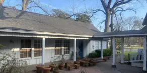 Spacious Carriage House with garden patio - Image 3