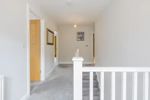 Spacious and lovely 5 bed property <br>Ample and free parking - Image 4