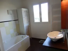 Atypical villa of 120 M2 large living room with 2 bedrooms and 2 bathrooms - Image 2