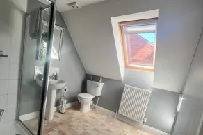 2-Bed House - Sleeps 6 - Garden Parking Wifi - Image 2