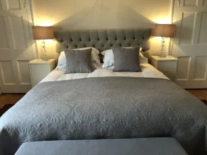 GEORGIAN 3 BEDROOM FLAT WITH LARGE SUPER KING BEDS, GREAT LOCATION BATH - Image 4