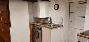Cottage with Large Drive - Image 2