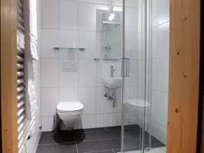 Fin lejlighed for 4 personer med WIFI, TV, balkon og kæledyr tilladt - Image 3