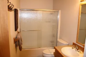 2 Fairway Village-Sunriver, Oregon: Hot Tub, Pool in Complex, BBQ, WiFi, SHARC Aquatics, Tubing Hill, Mt. Bachelor, Golf, Deschutes River, Tennis, Bike Paths - Image 3