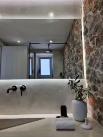 Stone build suite with private pool - Image 4