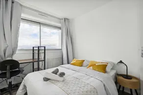 Comfortable and spacious apart with parking - Image 5