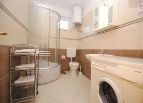 Serenade apartment with bay view - Image 2