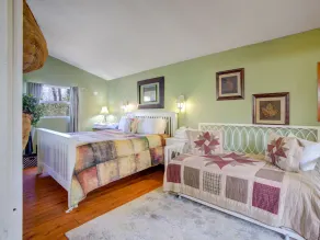 Cherokee Ridge 5 - Charming Pet Friendly Cottage in the Woods - Image 4