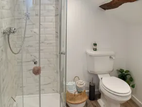 Ugly Duckling Cottage - Image 3