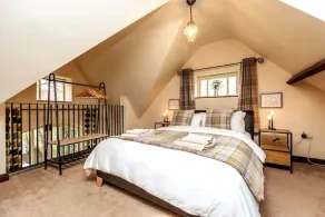 The Stocks Barn, renovated 1750’s barn in picturesque Lincolnshire cliff village - Image 5