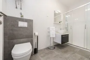 Villa Magnifica Penthouse with Jacuzzi - Image 3