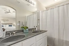 Gilbert Luxury Remodel ~ EV Charger, 1-Level Comfort, Family & Pet-Friendly - Image 4