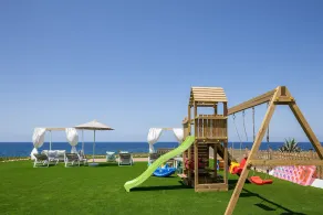 Lili Seafront House, walking distance to the beach & amenities! - Image 2