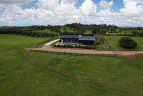 Luxury farmhouse in the Byron Hinterland - Image 5