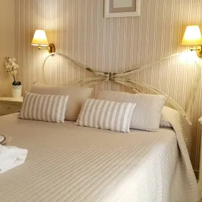 COSY ONE BEDROOM STUDIO / APARTMENT JUST 3 MIN WALK FROM DASSIA BEACH - Image 2
