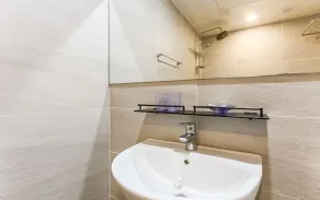 Beach Hotel - Image 4