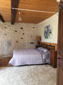 Bo i et tre etagers hjem fra det 16. århundrede i Provence-landskabet. - Image 5