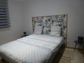 2/4-person gîte with small garden and shared swimming pool - Image 3