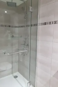Appartement Élégant en rez de Jardin Avec Piscine et Terrasse - Image 3