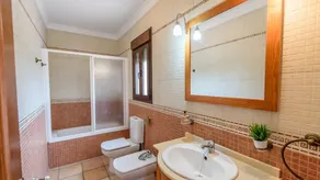 Bella villa con vista sul lago di Iznájar - Image 3
