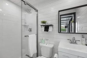 Low N' Slow -2 mins to Lake Conroe! Rooftop deck, Heated Pool, Fire Pit - Image 3