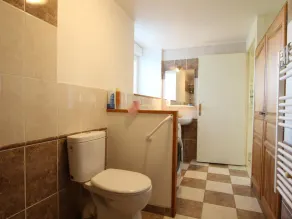 Charming house with fireplace, garden, pets allowed - Image 3
