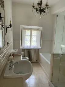 Blandt fyrretræer og olivenlunde - rummelig lejlighed i Lucca land Villa - Image 3