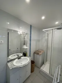 Appartement à 150 m de la plage avec grande terrasse et  jardin clôturé. - Image 2