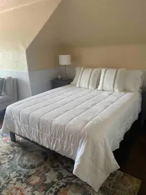 Private Top Floor in Historic Home - Image 5