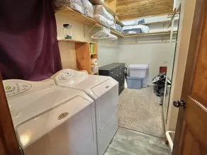 Spacious cabin on tranquil lake with kayaking, fishing. Arcade games, pool table - Image 4