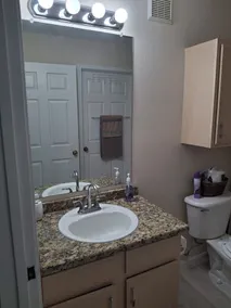 1st Floor Condo,  updated one bedroom condo Sleeps 4. \nThe Avalon at Clearwater. - Image 4