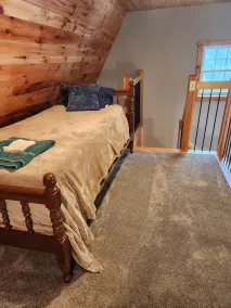 Fly Away Cabin: Relax and enjoy the creek views and sounds. - Image 5