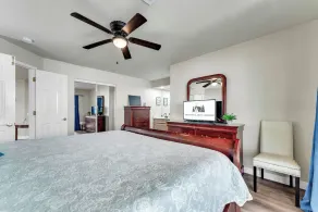Lake Views, Stylish, Clean and Large, Walk to Indoor and Outdoor Pool! - Image 5
