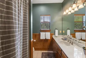 Pine Haus - Oversized waterfront home ideal for multiple families! - Image 4