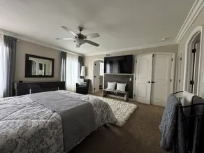 Spacious and comfy! Private Yard, Pool, Close to Beaches, Hiking, Golf & Shops! - Image 5