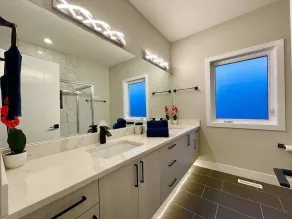 HUGE 1700+ sqft LUXURY Home DT Parking + Fast Wifi - Image 3
