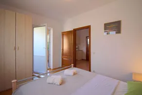 Holiday apartment with terrace - Image 5