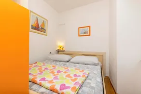 House Frane - Image 5