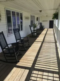Beautiful Country Farmhouse on 2 acres, sleeps 12, Hunting & Fishing Area! - Image 5