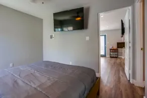 Renovated Bay Side Condo - 812 - Image 4