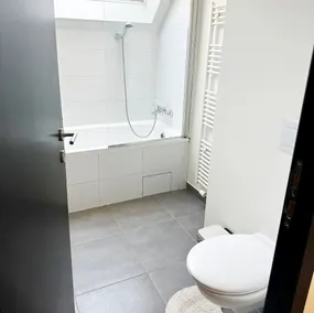 Spacious Rooms 15 Min to City Center - Image 5