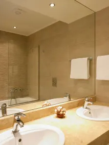 Villa de luxe Verna avec piscine à débordement - Image 2